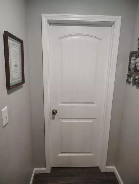 Entry Way - 125 E Chrysler Ave, Clever, MO 65631 photo 2 of 3