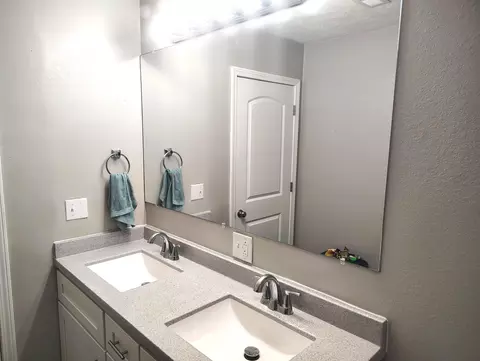 Bath - 125 E Chrysler Ave, Clever, MO 65631 photo 1 of 8