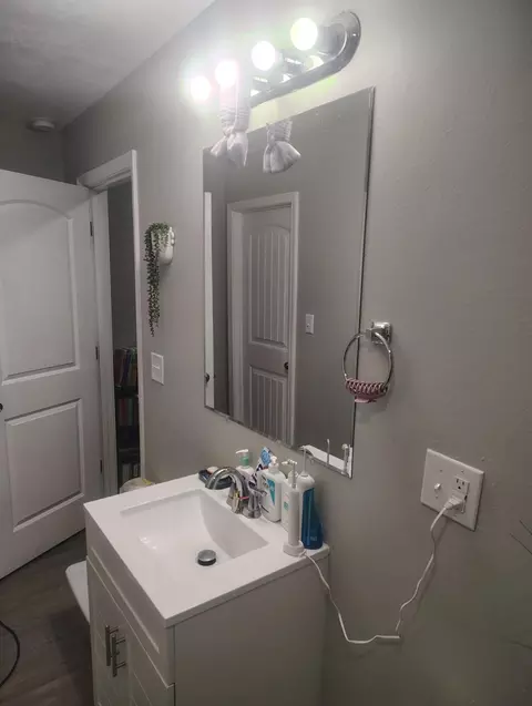Bath - 125 E Chrysler Ave, Clever, MO 65631 photo 2 of 8