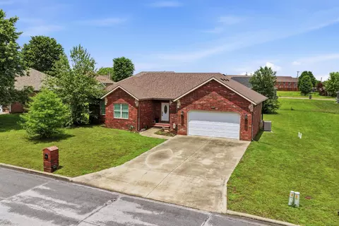 2251 W Heritage St, Bolivar, MO 65613