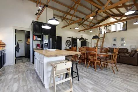 Kitchen - 23 Neill Rd, Buffalo, MO 65622 photo 2 of 5