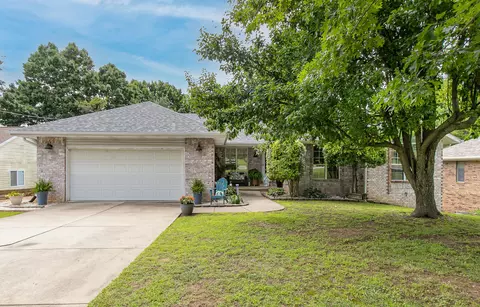 6021 S Roanoke Ave, Springfield, MO 65810