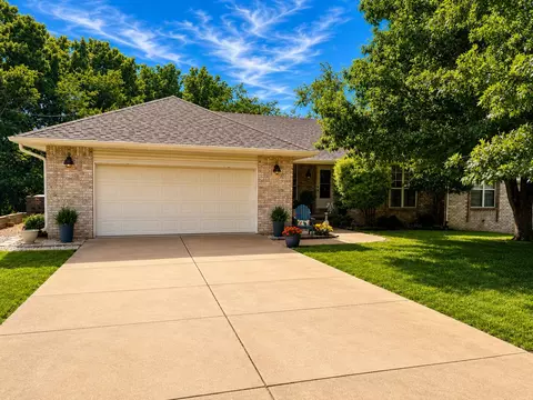 6021 S Roanoke Ave, Springfield, MO 65810