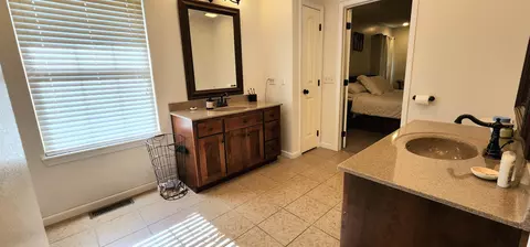 Bath - 703 Kenny St, Ava, MO 65608 photo 3 of 4