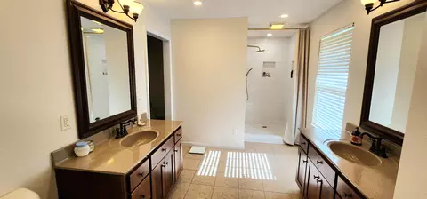 Bath - 703 Kenny St, Ava, MO 65608 photo 2 of 4