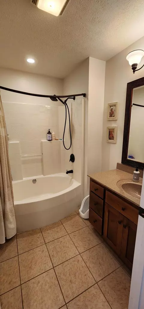 Bath - 703 Kenny St, Ava, MO 65608 photo 1 of 4