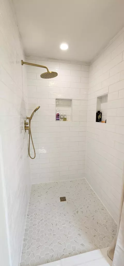 Bath - 703 Kenny St, Ava, MO 65608 photo 4 of 4