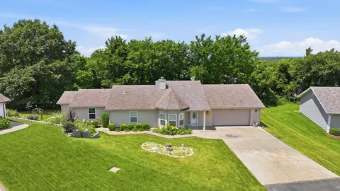 67 Starrville Pl, Reeds Spring, MO 65737
