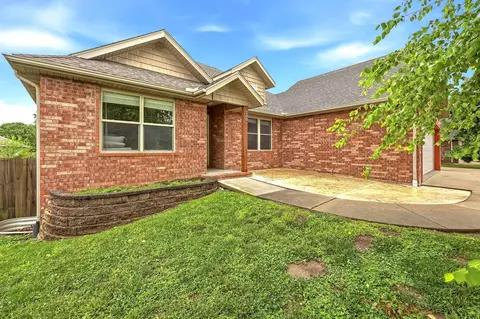 Exterior - 200 N Meadowlark Dr, Willard, MO 65781 photo 2 of 7