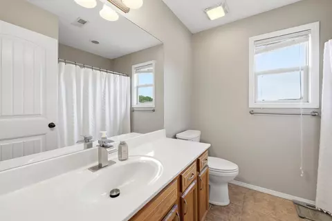 Bath - 200 N Meadowlark Dr, Willard, MO 65781 photo 1 of 5