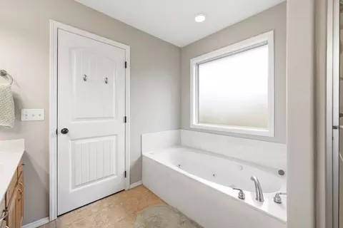 Bath - 200 N Meadowlark Dr, Willard, MO 65781 photo 4 of 5