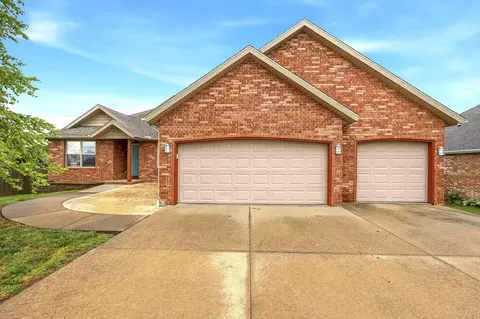 200 N Meadowlark Dr, Willard, MO 65781