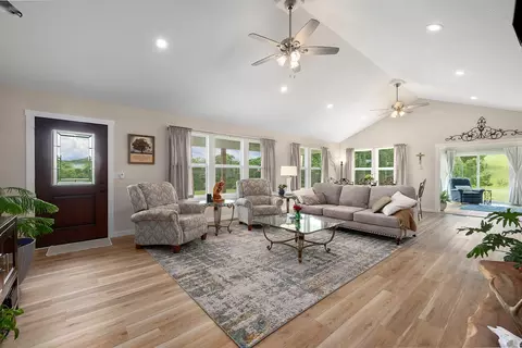 Living - 995 Badger Rd, Oldfield, MO 65720 photo 1 of 4