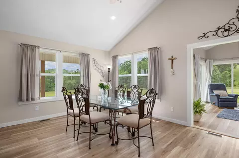 Dining - 995 Badger Rd, Oldfield, MO 65720 photo 1 of 2