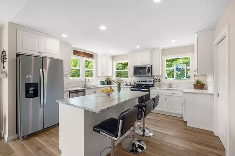 Kitchen - 995 Badger Rd, Oldfield, MO 65720 photo 1 of 7