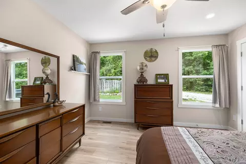 Bedroom - 995 Badger Rd, Oldfield, MO 65720 photo 2 of 8