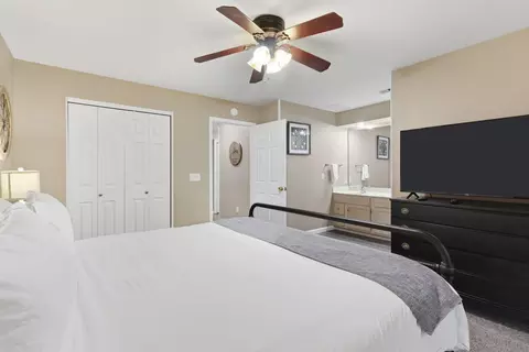 Bedroom - 129 The Blfs #33-4, Branson, MO 65616 photo 2 of 5