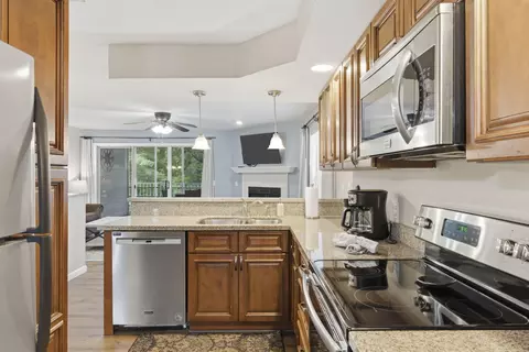 Kitchen - 129 The Blfs #33-4, Branson, MO 65616 photo 2 of 2