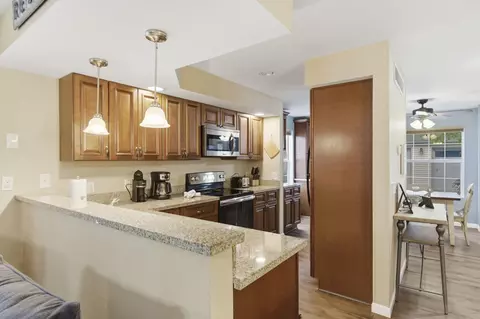 Kitchen - 129 The Blfs #33-4, Branson, MO 65616 photo 1 of 2