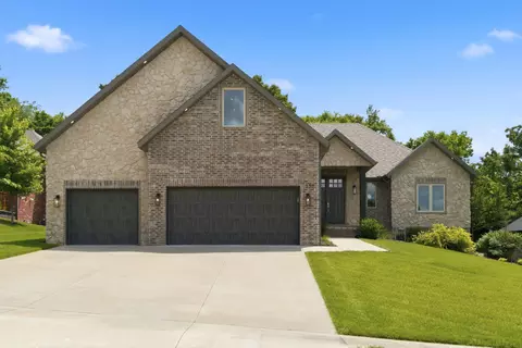 352 W Monarchwood Dr, Nixa, MO 65714