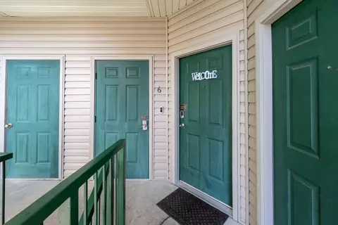 Entry Way - 835 Fairview St #6, Branson, MO 65616 photo 1 of 4