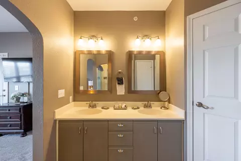 Bath - 835 Fairview St #6, Branson, MO 65616 photo 2 of 8