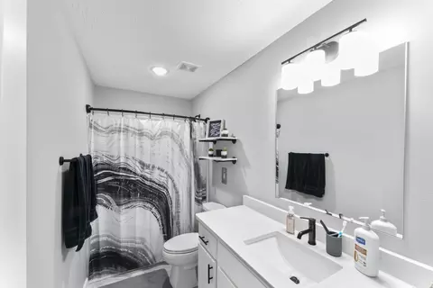 Bath - 2101 N Affirmed Ave, Springfield, MO 65802 photo 4 of 4