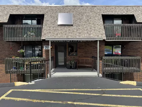 150 Wilshire Dr #54, Hollister, MO 65672