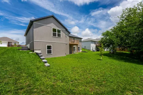 Exterior - 1444 E Macon St, Republic, MO 65738 photo 4 of 9