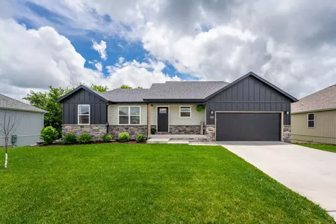 1444 E Macon St, Republic, MO 65738