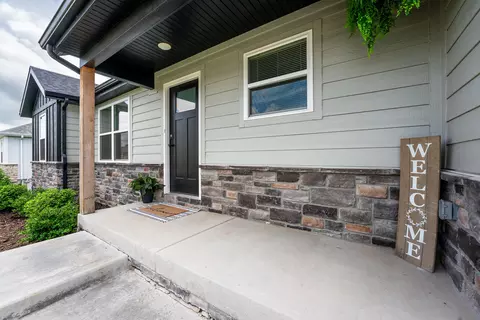 Exterior - 1444 E Macon St, Republic, MO 65738 photo 3 of 9