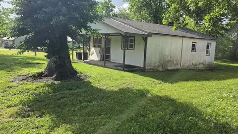 409 W Long St, Mountain Grove, MO 65711