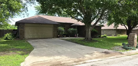 Exterior - 6863 W Cactus St, Springfield, MO 65803 photo 2 of 6