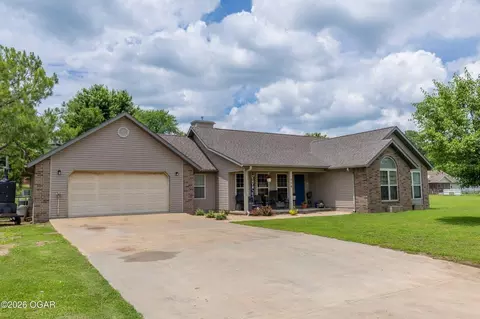 719 Meadow Dr, South West City, MO 64863
