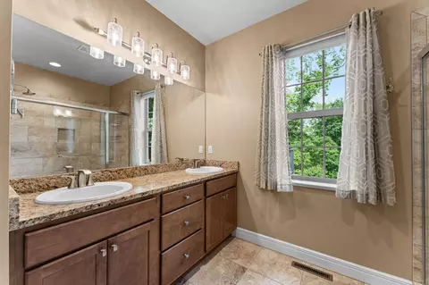 Bath - 156 Pinehurst Dr, Branson, MO 65616 photo 2 of 5