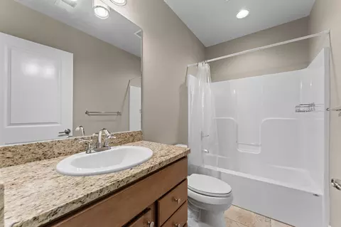 Bath - 156 Pinehurst Dr, Branson, MO 65616 photo 4 of 5