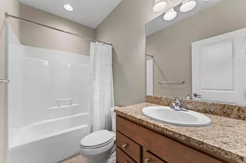 Bath - 156 Pinehurst Dr, Branson, MO 65616 photo 3 of 5