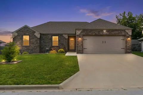 2414 E Mission St, Republic, MO 65738