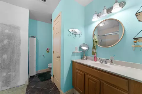 Bath - 180 Quail Run Rd, Branson, MO 65616 photo 1 of 3