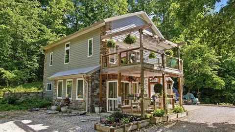 552 Mark Trl, Sparta, MO 65753