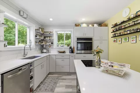 Kitchen - 552 Mark Trl, Sparta, MO 65753 photo 2 of 5