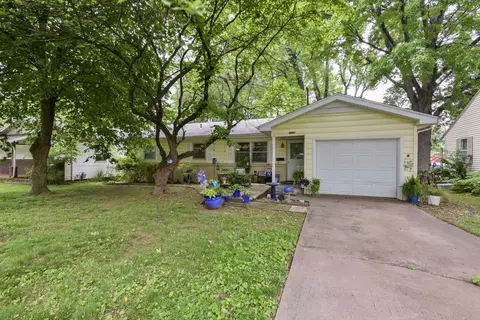 1939 S Roanoke Ave, Springfield, MO 65807