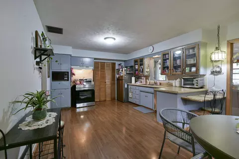 Kitchen - 1939 S Roanoke Ave, Springfield, MO 65807 photo 3 of 3