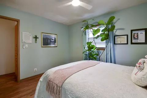 Bedroom - 1939 S Roanoke Ave, Springfield, MO 65807 photo 3 of 8