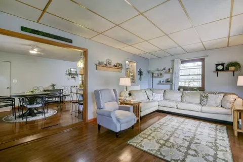 Living - 1939 S Roanoke Ave, Springfield, MO 65807 photo 3 of 4
