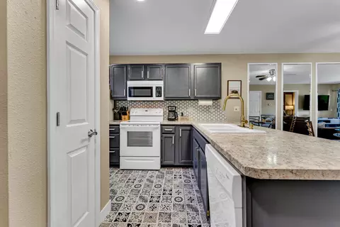 Kitchen - 41 Scenic Ct #9, Branson, MO 65616 photo 2 of 3