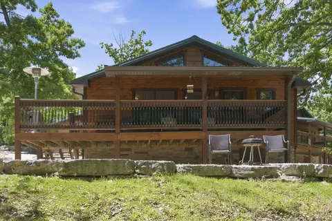 26 Cave Ln #CABIN 13, Branson, MO 65616