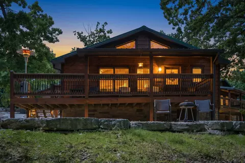 26 Cave Ln, Branson, MO 65616