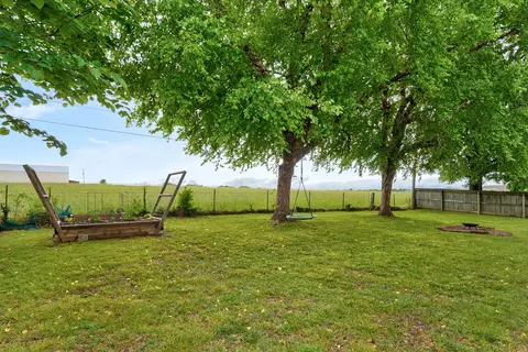 Exterior - 5935 S Geronimo Dr, Springfield, MO 65810 photo 8 of 11