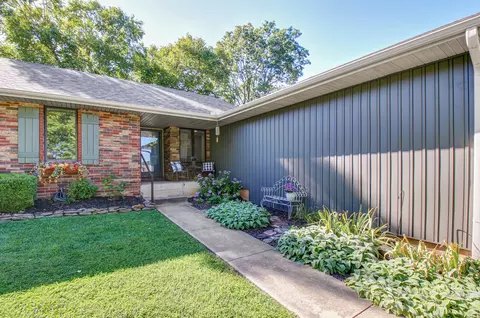 Exterior - 5935 S Geronimo Dr, Springfield, MO 65810 photo 4 of 11